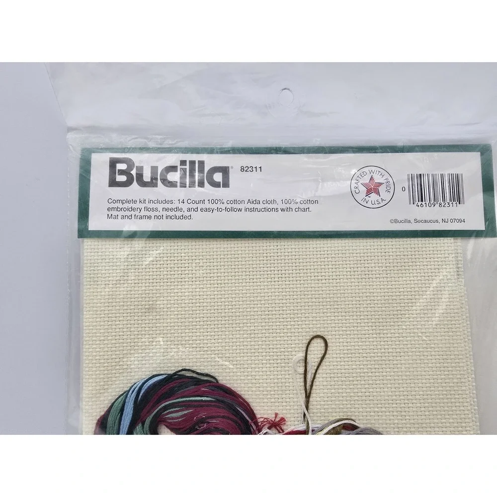 Bucilla Christmas Heirloom‎ Merry Christmas Decoration Kit